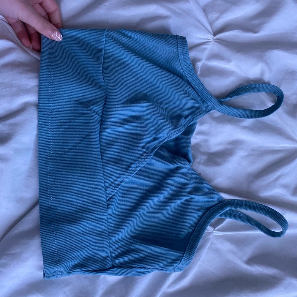 baby blue , v cut , crop top